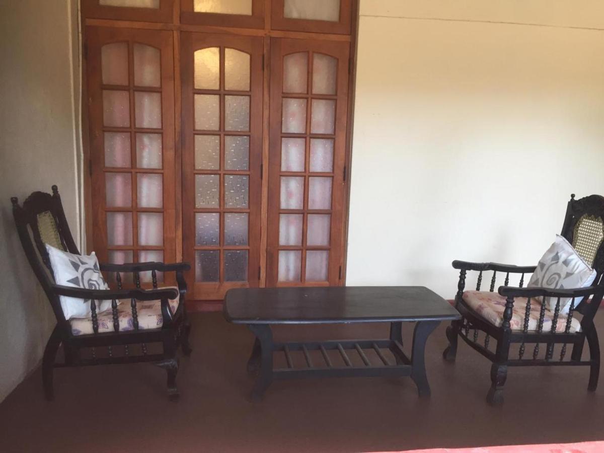 Hotel Shalini Anuradhapura Exterior foto