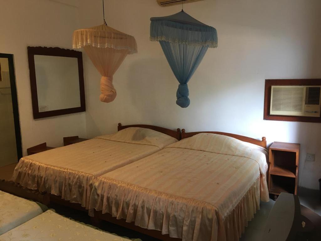 Hotel Shalini Anuradhapura Exterior foto