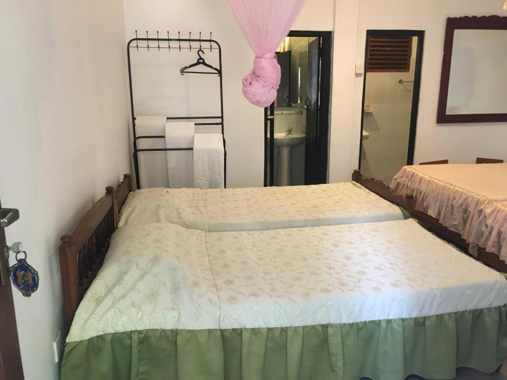 Hotel Shalini Anuradhapura Habitación foto