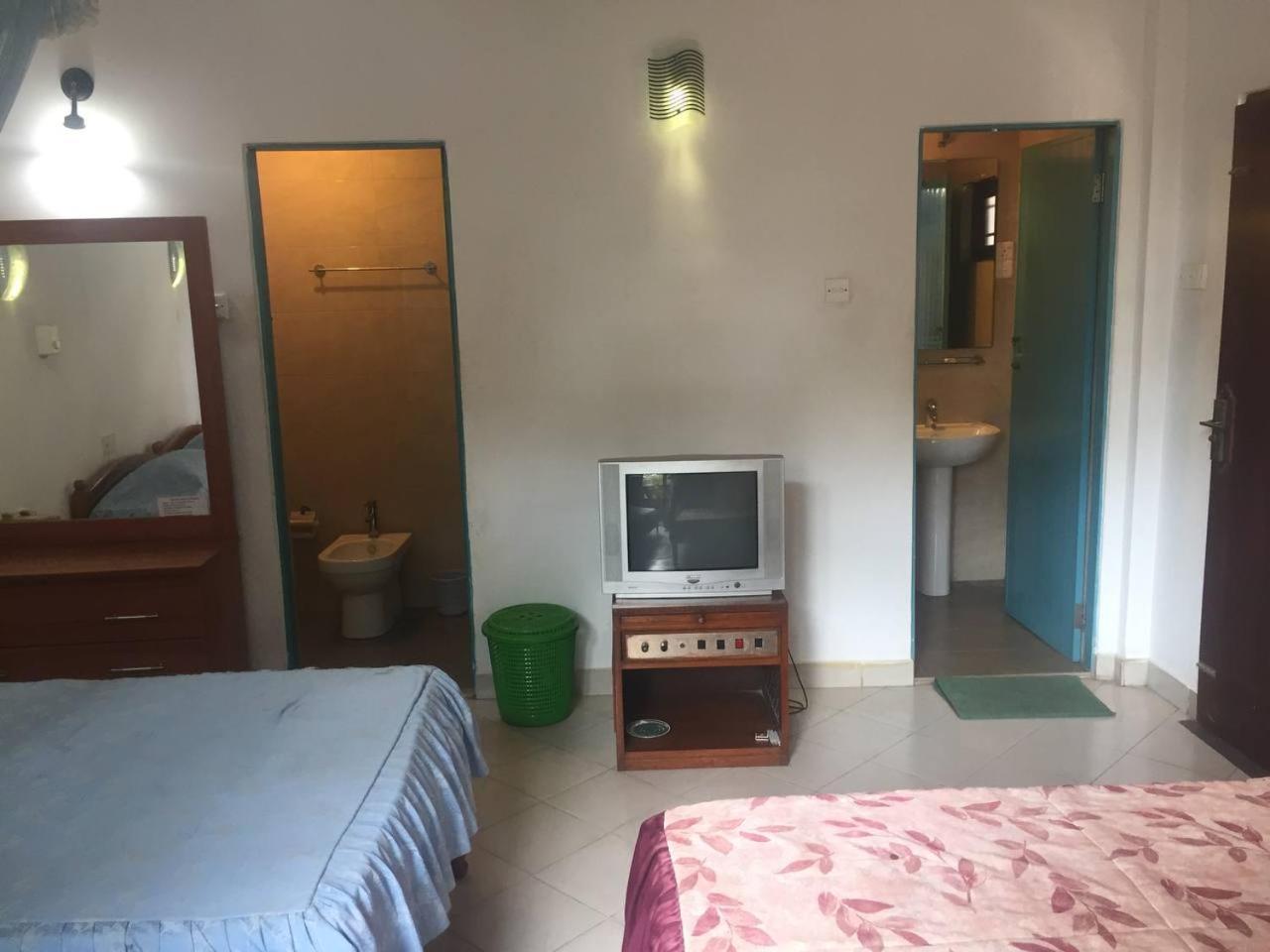 Hotel Shalini Anuradhapura Habitación foto