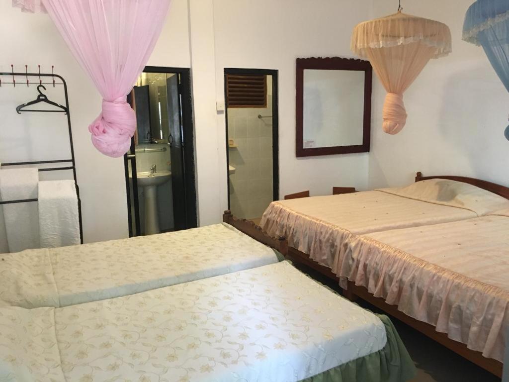 Hotel Shalini Anuradhapura Habitación foto